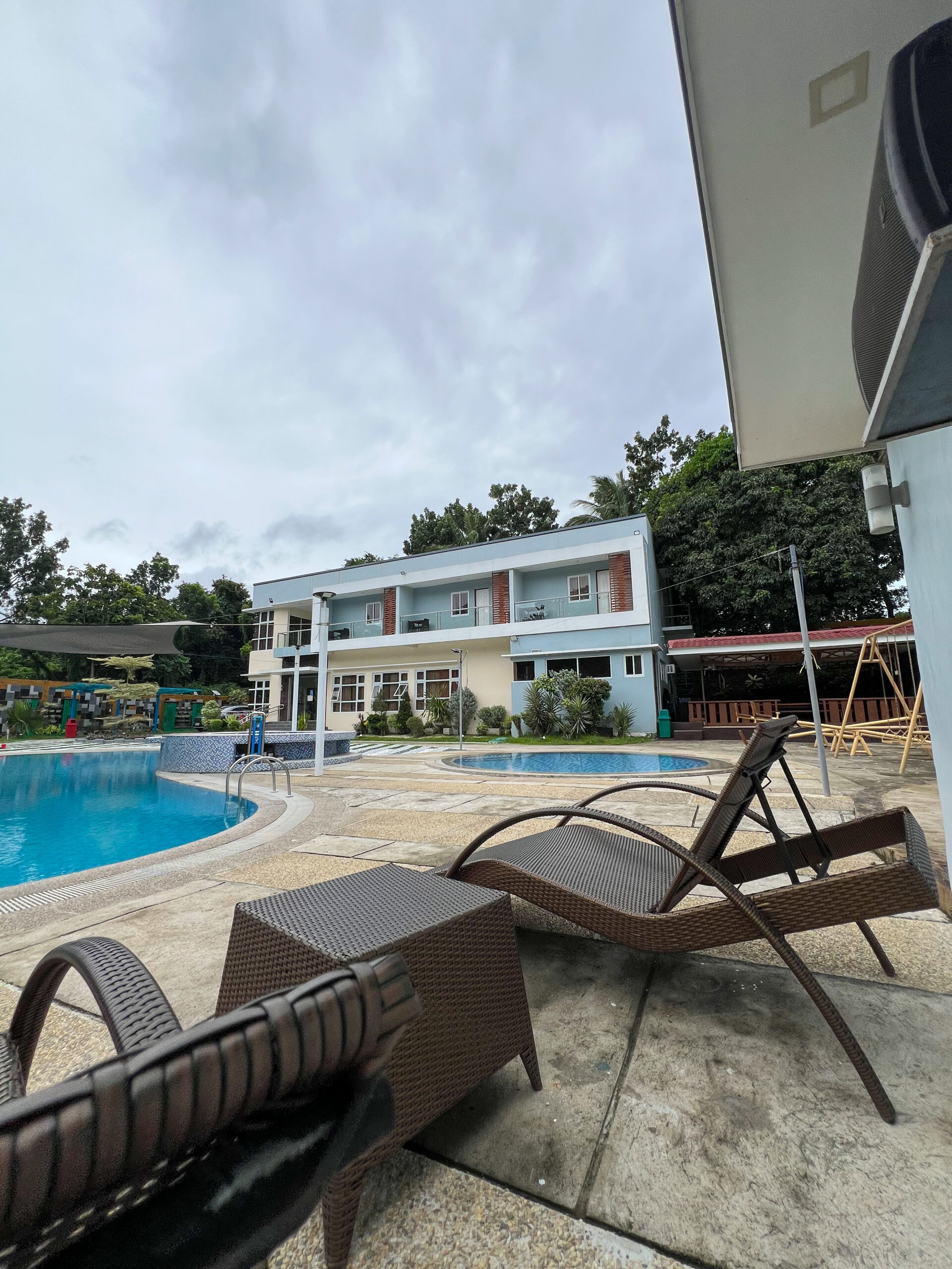 POOL AND JACUZZI